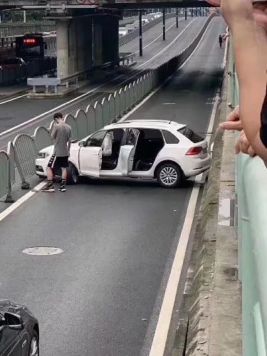隧道内撞到电动车的责任隧道内撞到电动车的责任