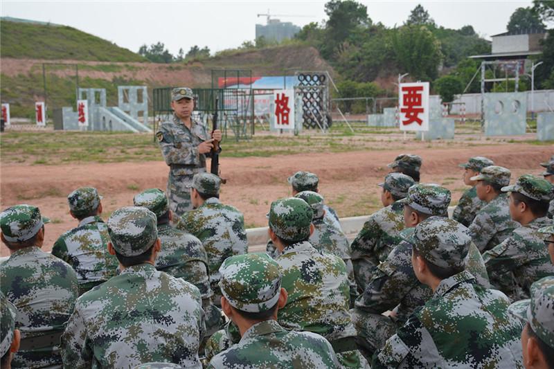 民兵方队队员:平时为民战时为兵民兵方队队员，平时为民，战时为兵