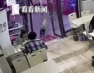 用杯子砸人属于什么行为用杯子砸人行为的深度解析与探讨