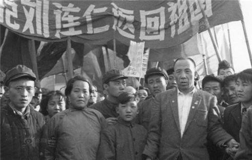 家长要求学生周末单休合理吗这个问题有很大的主观性，因为它取决于许多因素，例如学生的年龄、一周内的学习负担、周末活动的安排以及家长的具体要求和理由。