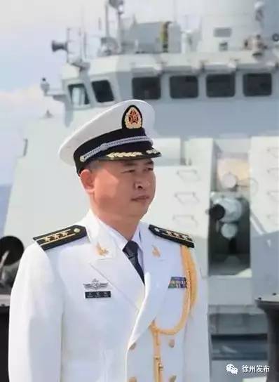 台前舰长：我能去看阅兵为什么不去台前舰长，我能去看阅兵为什么不去这句话的含义需要结合上下文和语境来理解。从字面意思上看，这句话可能是关于某个被称为台前舰长的人对于某种情况或选择的一种表达。其中，我能去看阅兵表示这个人有能力或有机会去观看阅兵仪式，而为什么不去则表达了一种疑问或反问，暗示这个人没有去观看阅兵仪式的原因或理由。